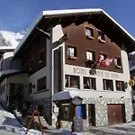 Pointe De Hotel 2*
