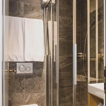 Ξενοδοχείο Pointe De 2*