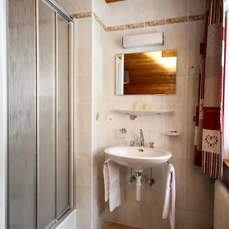 Hotel Pointe De 2*